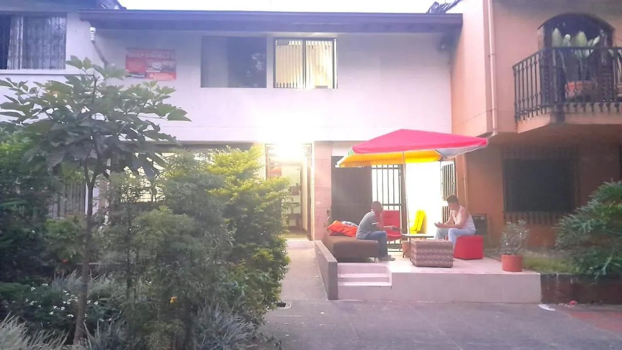 Saveva Apart Estudio Grupos Y Familias Medellin Guest house